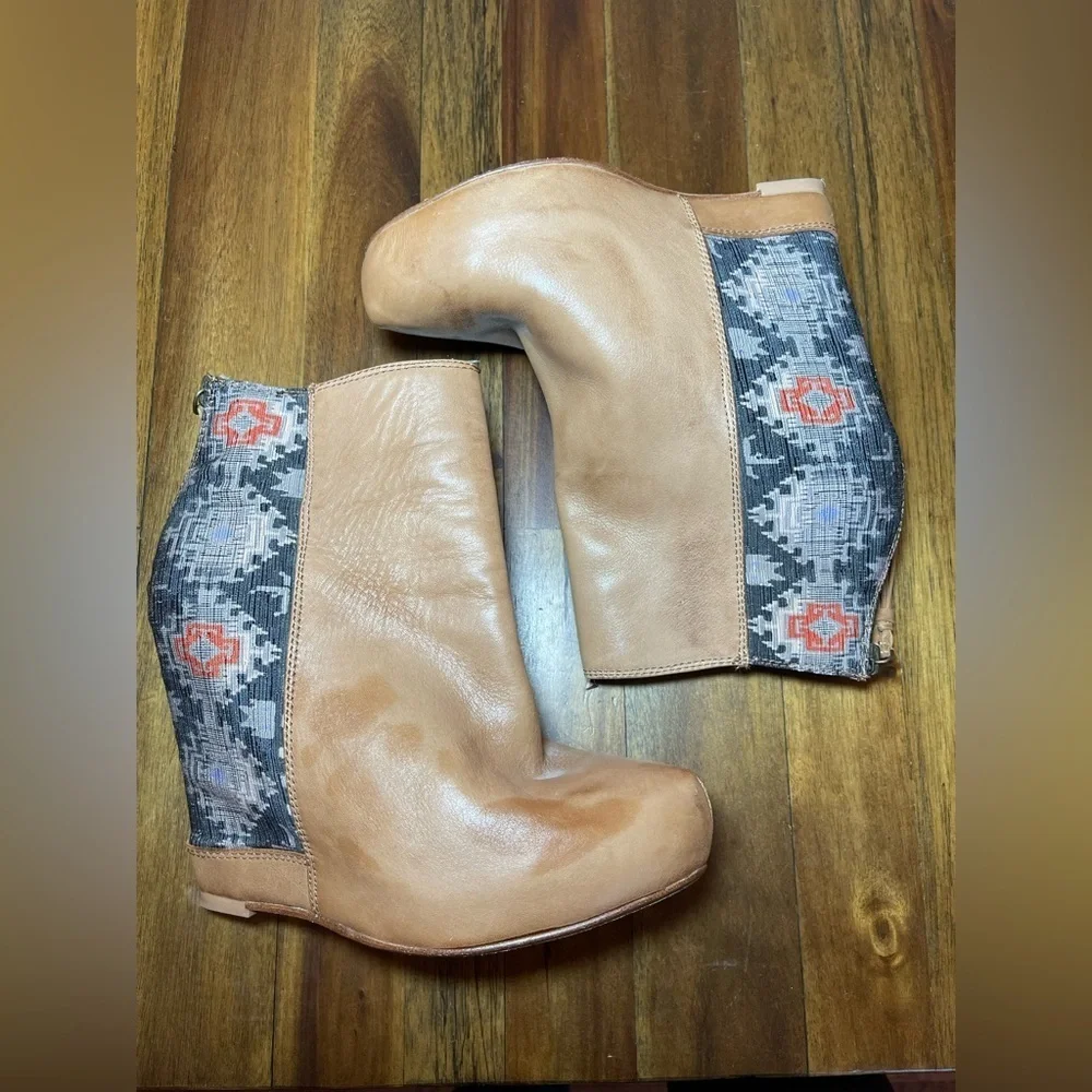 Ella Moss Janelle leather booties size 8M Aztec design